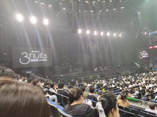 舞台视角还是非常好的，1280档能离舞台这么近