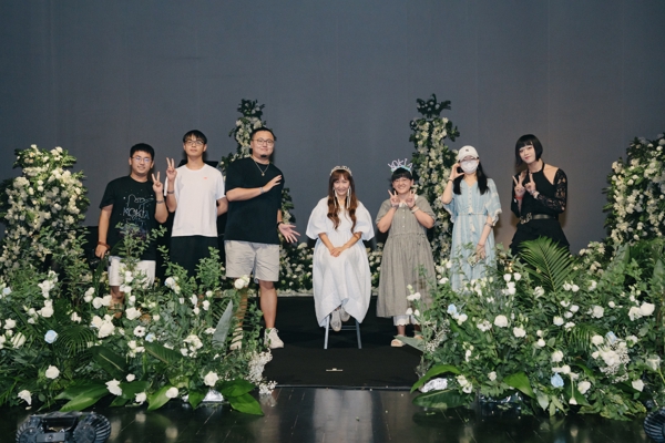 普V票的六人一组合影（左二是我，C位是Kokia）